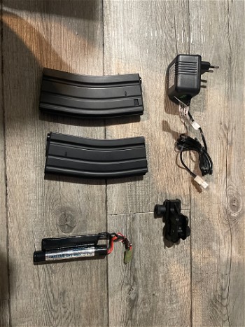 Image 3 pour CARABINE BW15 COMPACT BLACKWATER CYBERGUN + CARRYING CASE AND 2 AMMUNITION LOADER + 1 BATTERY (and his charger)
