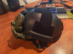 Afbeelding van airsoft helm met earcover
