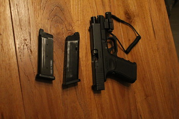 Image 3 for Glock 19 GBB met 2 magazijnen en laser.