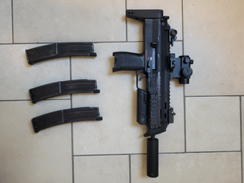 Image 3 pour TM mp7 met 3 mags en attachments.