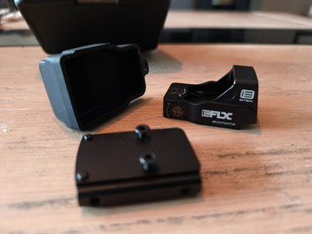 Afbeelding 2 van Eotech EFLX replica red dot rmr pistol optic / rail mounted optic