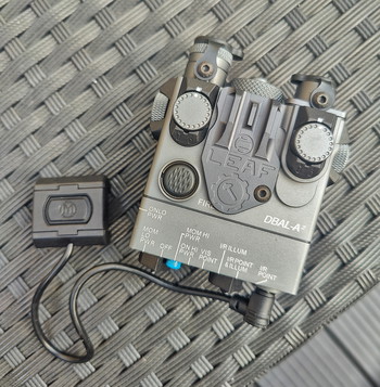 Afbeelding 2 van EG Tactical DBAL-A2 Laser GREY // IR & Vissible Pointer w. Illuminator + Leafsight & modbutton