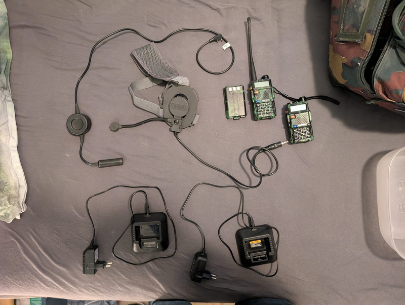 Image 1 pour 2x baofeng uv-5r met extra accu, ptt & headset
