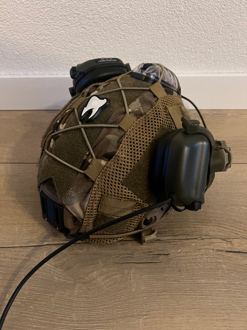 Afbeelding 1 van FMA multicam helm maat M/L incusief earmore