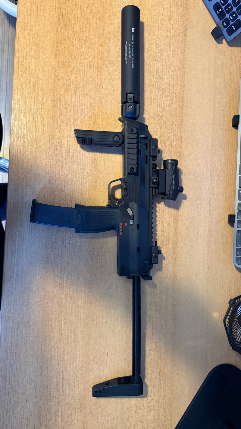 Imagen 1 de MP7 GBB KWA met HK suppressor en Red dot
