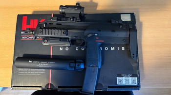 Imagen 4 de MP7 GBB KWA met HK suppressor en Red dot