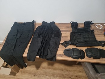 Afbeelding 3 van Chestrig broek/shirt en diverse pouches + holster
