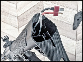 Bild 4 für EMG Daniel Defense Licensed DDM4A1 RIII Airsoft AEG (CYMA Platinum Gearbox)