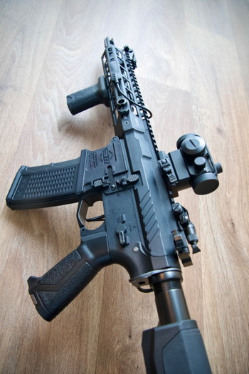 Afbeelding 2 van Airsoft set met 2 geweren,1 pistool en toebehoren
