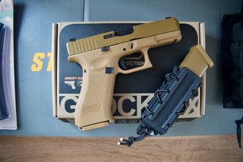 Afbeelding 4 van Airsoft set met 2 geweren,1 pistool en toebehoren