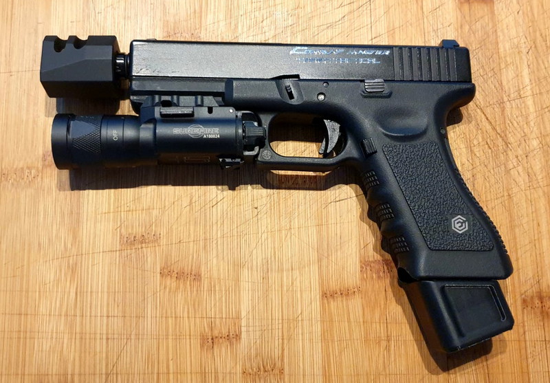Image 1 for Evolution glock met Ballerina demper en surefire light