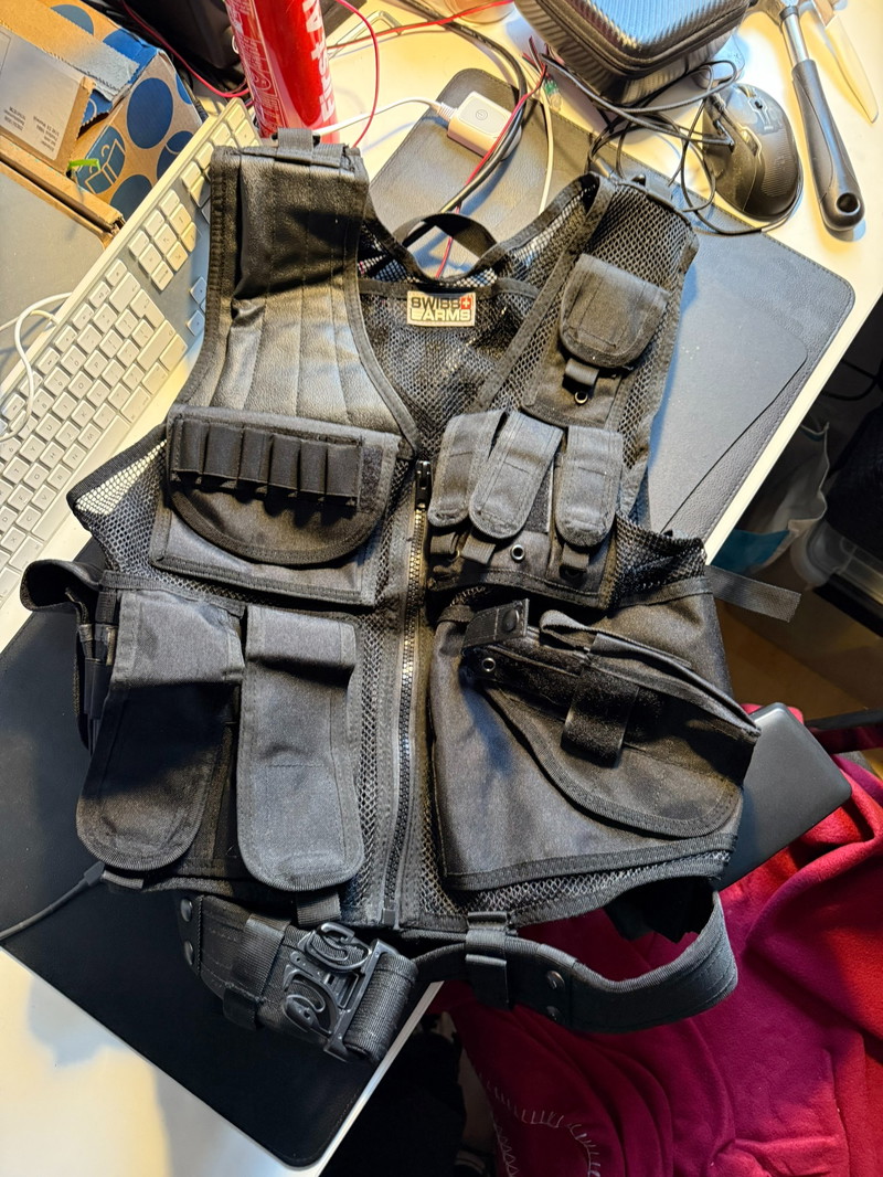 Image 1 for SWISS ARMS MESH TACTICAL VEST WITH PISTOL HOLSTER & BELT