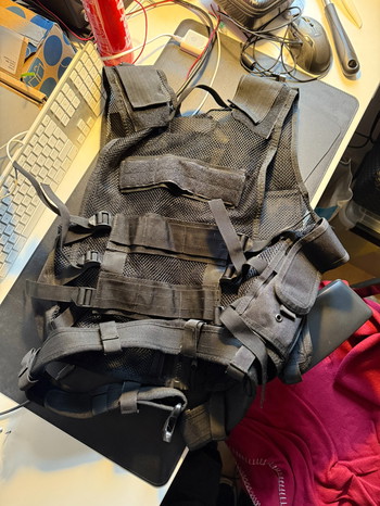 Bild 2 für SWISS ARMS MESH TACTICAL VEST WITH PISTOL HOLSTER & BELT