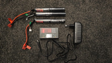 Bild für Titan Li-Ion 7.4V 7000mAh & 2600mAh + Titan Li-Ion Oplader