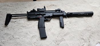 Imagen 2 de MP7 with H&K mock SUPRRESSOR, RED DOT & SLING