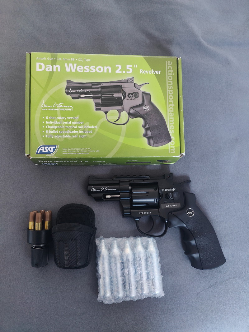 Image 1 for Dan Wesson 2,5