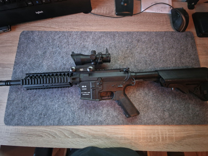 Bild 1 für Classic Army M4 long version met 4 hi cap mags batterijen en optic