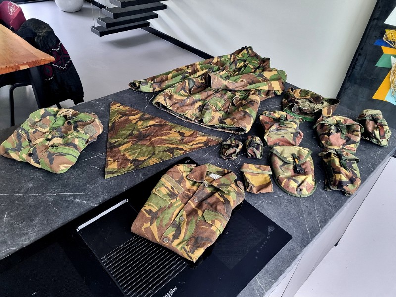 Afbeelding 1 van LOT! Jas, overhemden, pouches en meer | NLD leger camouflage