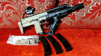 Image 4 for Tokyo Marui MP7A1 GBB TAN Nitro.Vo custom