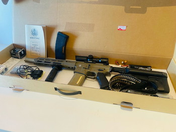 Image 2 for Km2 krytac met lader, magazijnen, riem, tracer, scope, bescherming glas en batterij. Ter waarde van 832 euro (zie factuur).