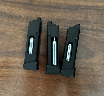 Afbeelding 2 van Umarex Glock 17 Gen 4 + 3 patroonhouders