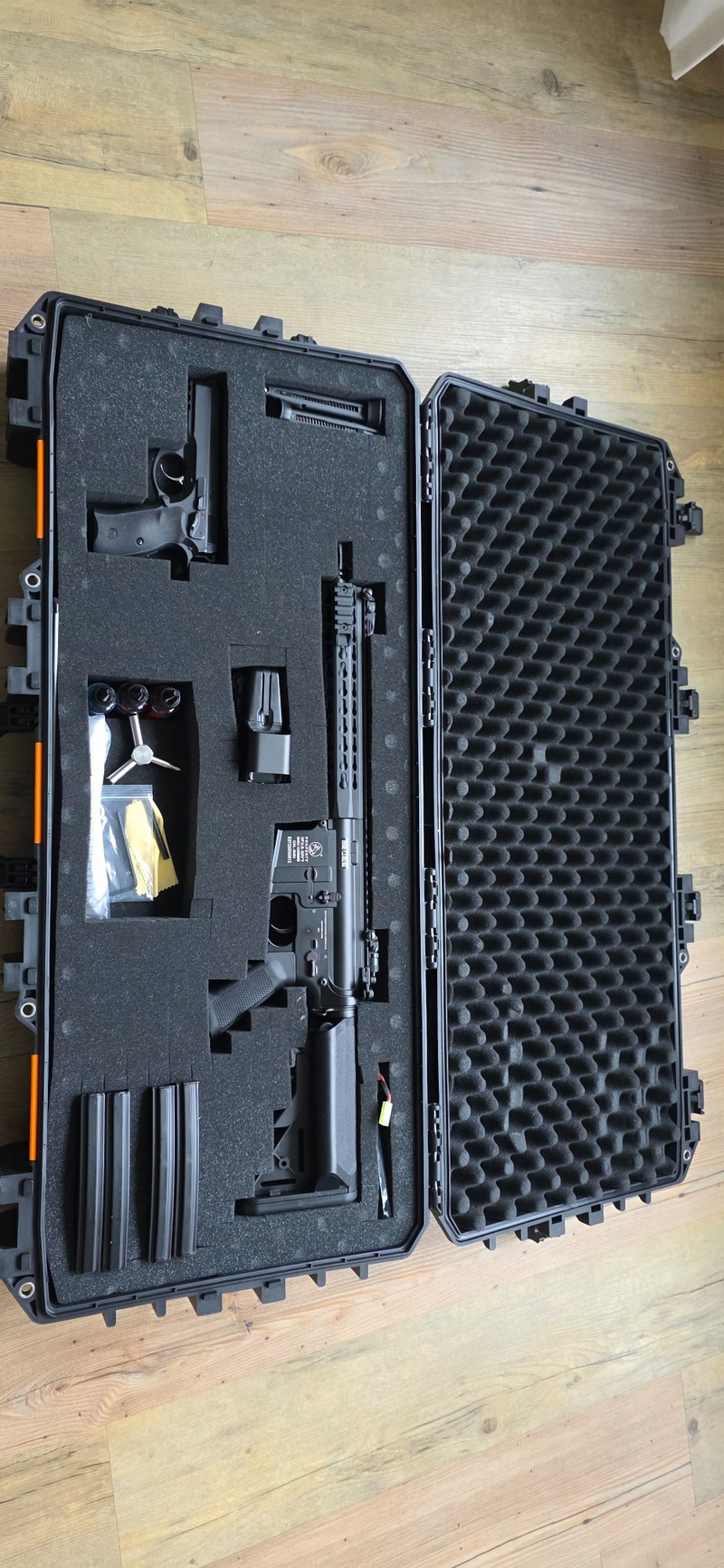 Image 1 pour Airsoftset m4 + m9 met koffer en accesoires