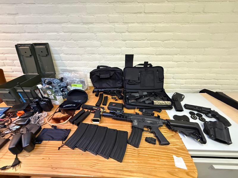 Bild 1 für Airsoft collectie en benodigdheden!