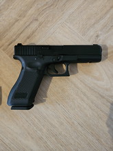 Image pour Glock 17 Gen 5 nieuw met beenholster en speedloader