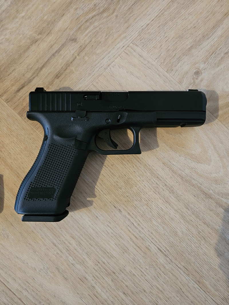 Image 1 pour Glock 17 Gen 5 nieuw met beenholster en speedloader