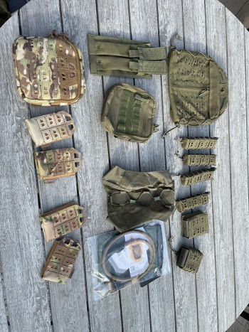 Imagen 2 de Verschillende uitrusting en pouches
