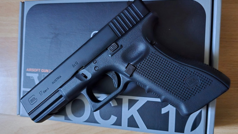 Afbeelding 1 van Hagelnieuwe Umarex Glock 17 Co2 Blowback + 2 mags