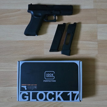 Afbeelding 2 van Hagelnieuwe Umarex Glock 17 Co2 Blowback + 2 mags