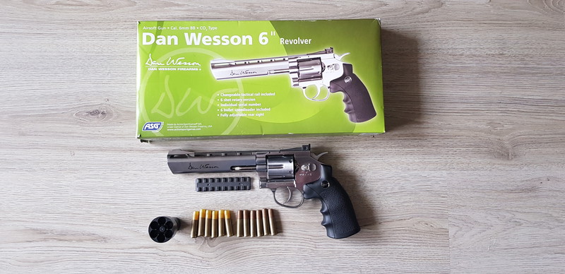 Afbeelding 1 van Dan Wesson 6 inch Revolver