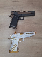 Image for 2 hi-capa's, dye i4 masker, regulator, fles, lijn,toebehoren