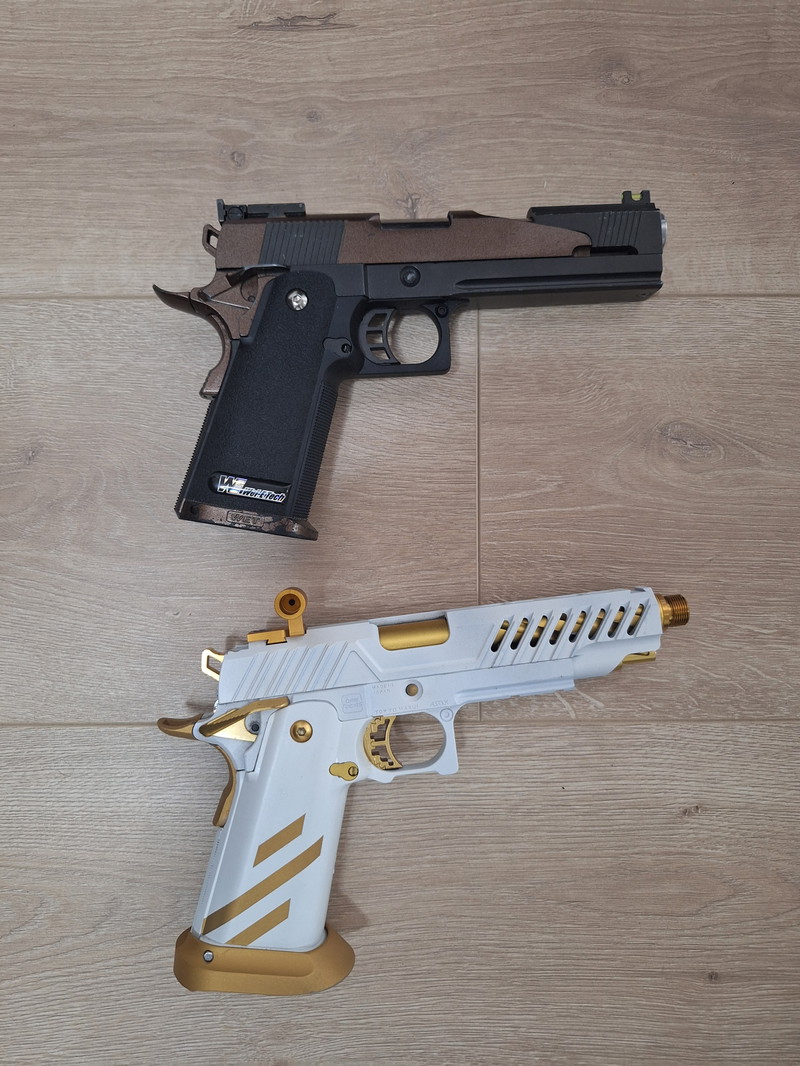 Bild 1 für 2 hi-capa's, dye i4 masker, regulator, fles, lijn,toebehoren