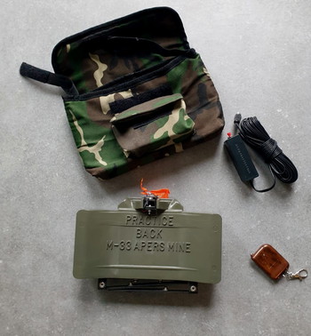 Imagen 3 de Claymore mijn met ontsteker op afstand 2 stuks te koop( splinternieuw)