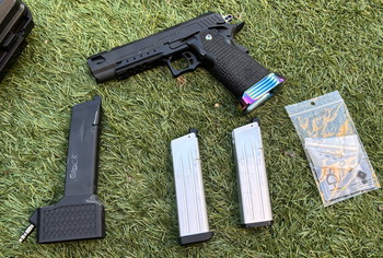 Bild 2 für Novritsch SSP-5 + HPA adapter + 2x mag + cowcow rainbow hamer + rainbow magwell + rainbow schroeven