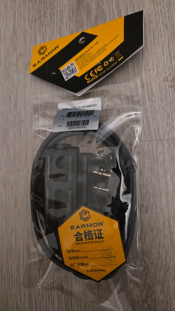 Bild 2 für NIEUW: KENWOOD Earmor M56 Dual Comm PTT (Dual-Channel Adapter)