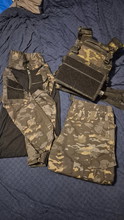 Imagen para Multicam black kleding en plate carrier