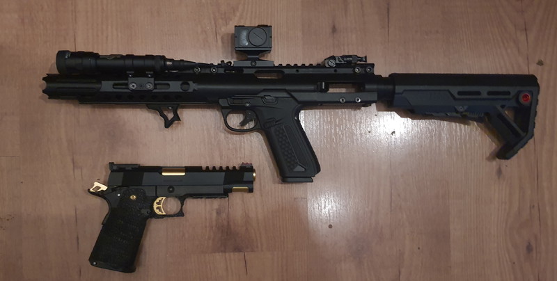 Afbeelding 1 van Aap met smg kit & hi capa