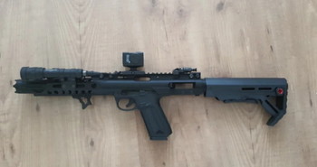 Afbeelding 2 van Aap met smg kit & hi capa