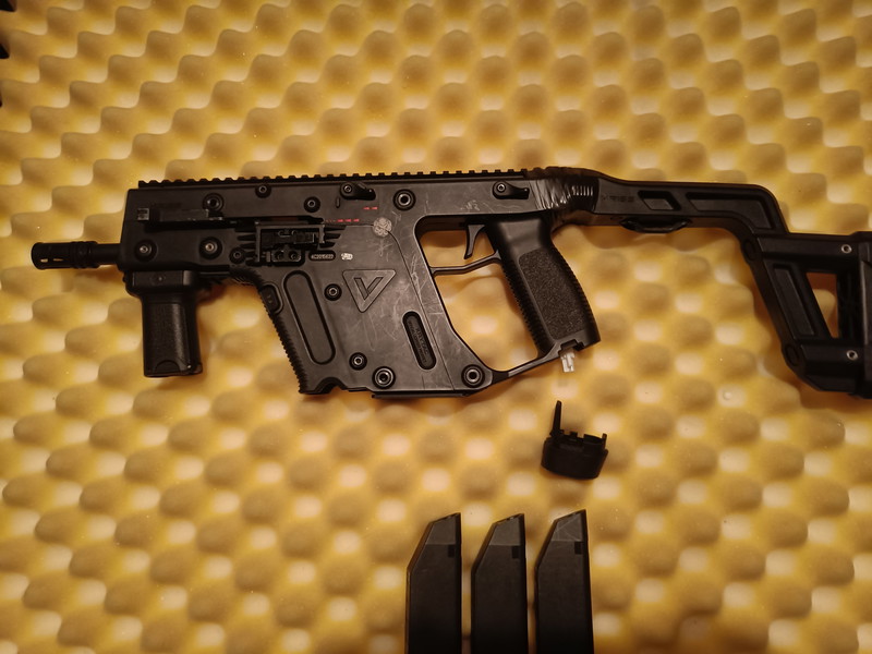 Image 1 for Krytac Vector AEG met mags, Batterij extender en kleine schade