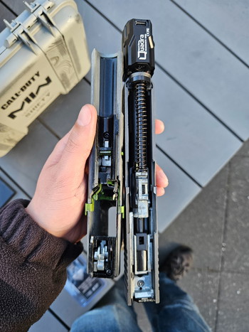 Afbeelding 6 van AAC Customs MW2 Cerakote&Ingraved Glock 17 Gen5