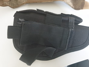 Afbeelding van medische pouch alles in , invader gear helm cover , invader gear pistoolholster en chestrig, speedloaeders