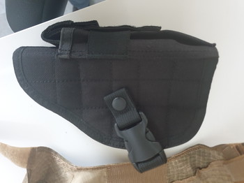 Afbeelding 3 van medische pouch alles in , invader gear helm cover , invader gear pistoolholster en chestrig, speedloaeders