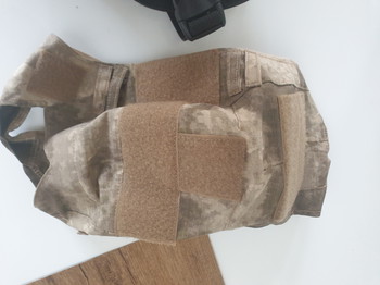 Afbeelding 8 van medische pouch alles in , invader gear helm cover , invader gear pistoolholster en chestrig, speedloaeders