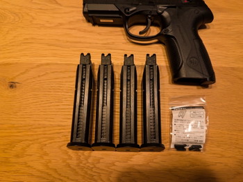 Afbeelding 3 van Tokyo Marui Beretta Px4 Storm | Inclusief 4 mags!