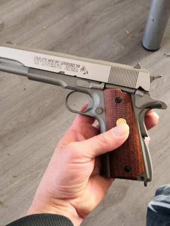 Afbeelding 2 van Te koop bijna nieuwe colt 1911 cybergun
