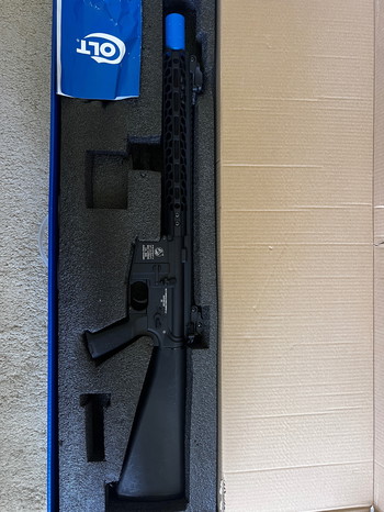 Afbeelding 3 van URGENT - 2 fusils M4 plus accessoires