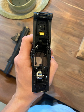 Image 3 for Aap01 custom + 4mags green gas + reserve aap01